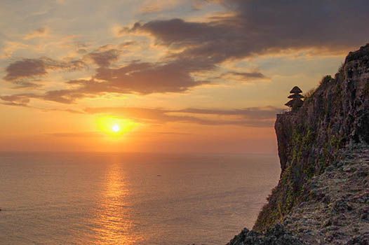 sun set di pura uluwatu bali