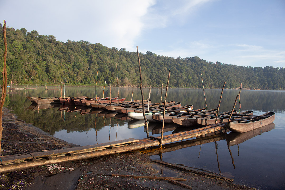 sewa perahu di danau tamblingan bali